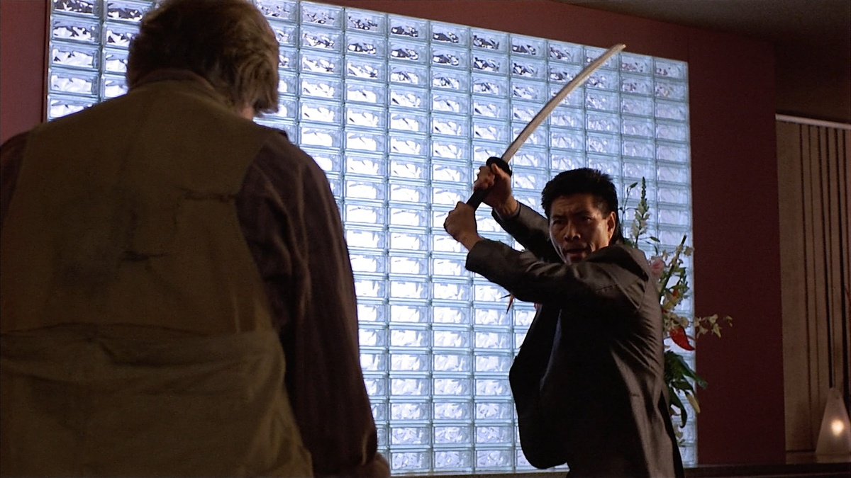 В оригинале у «большого босса» была интересная драматическая роль - Затоичи бился с бывшим другом Акадзукой, и исход поединка тоже был необычным. 