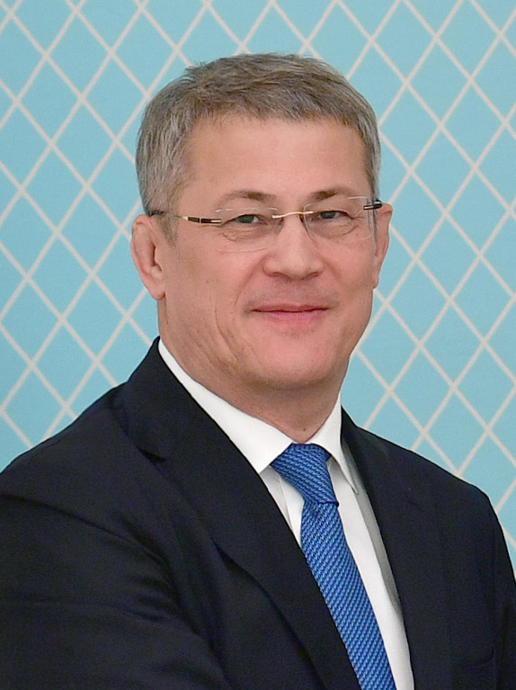     Төбәктең беренсе кешеһенең блогы ла беренсе булырға тейеш