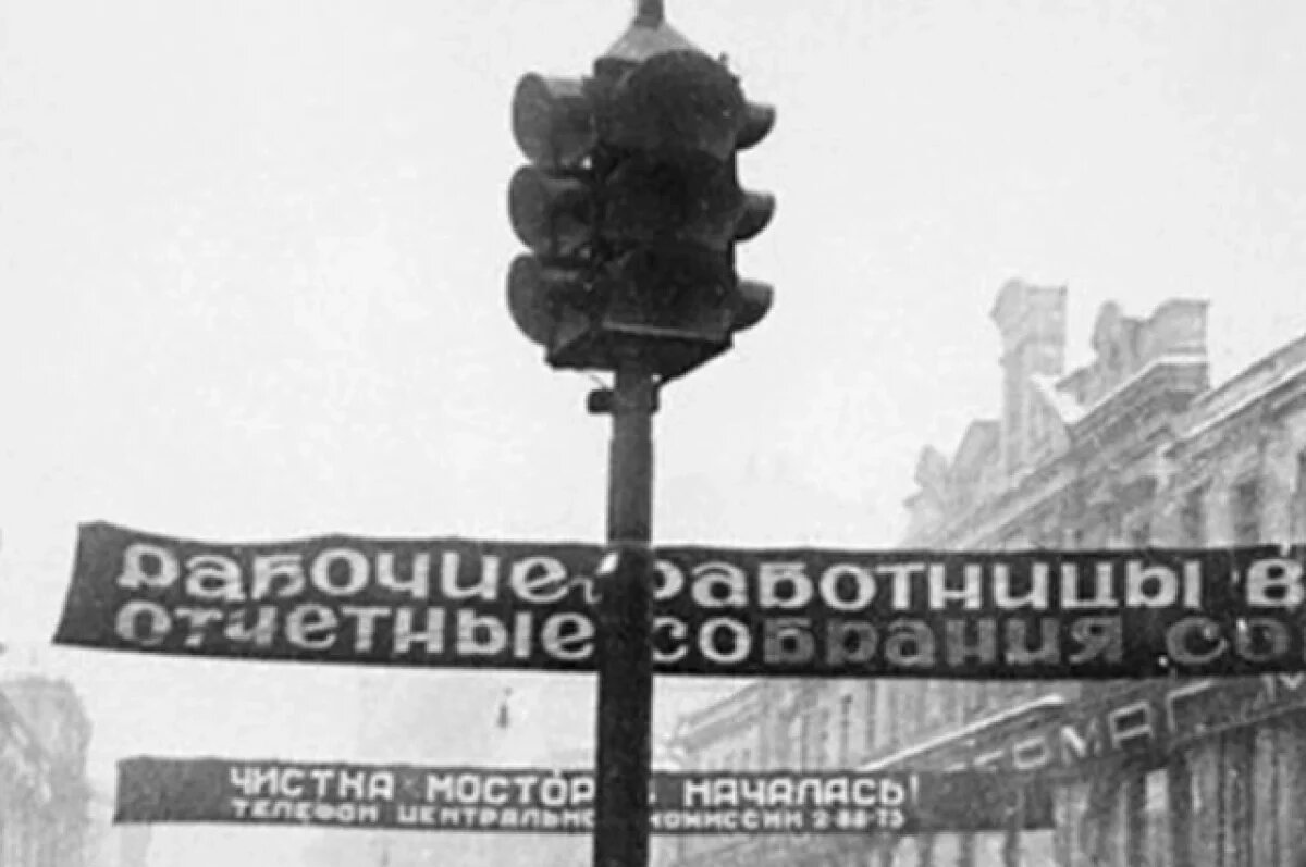    Первому светофору Петербурга исполнилось 96 лет
