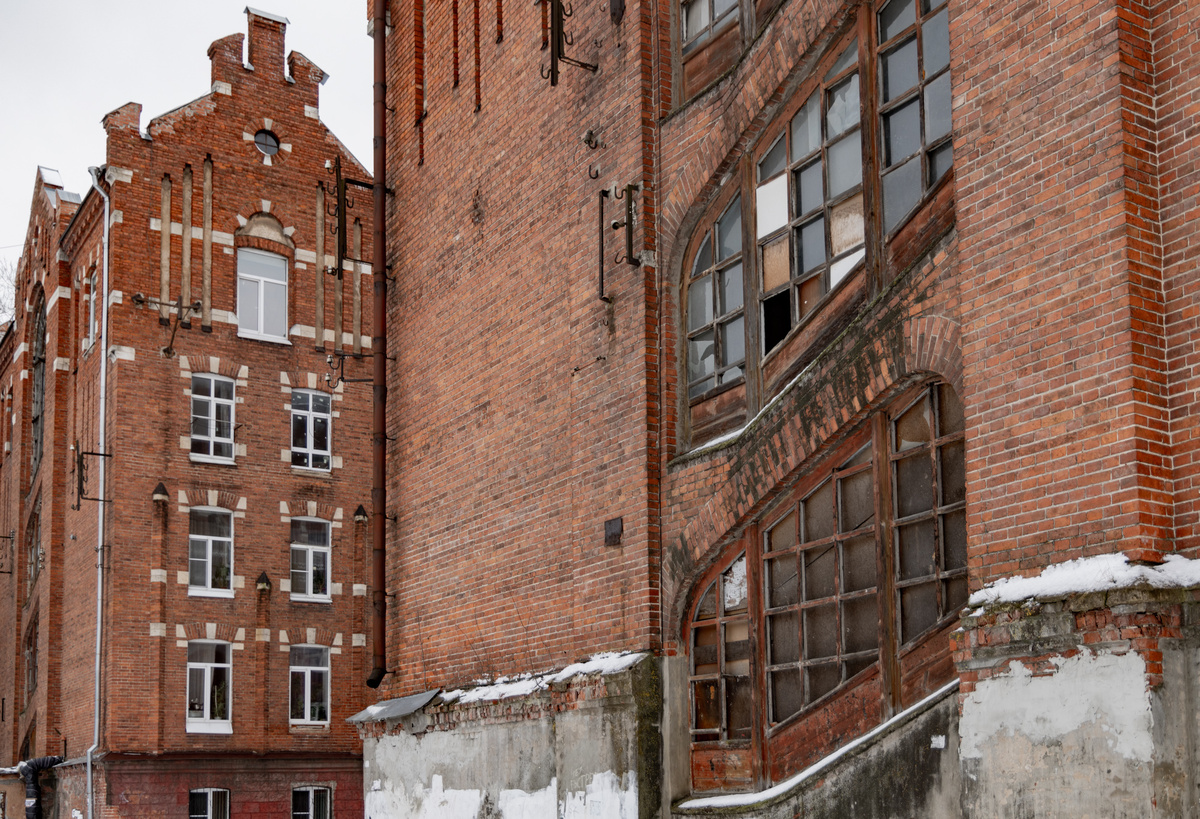 Необычная архитектура для Твери, согласны? Это казармы Берга