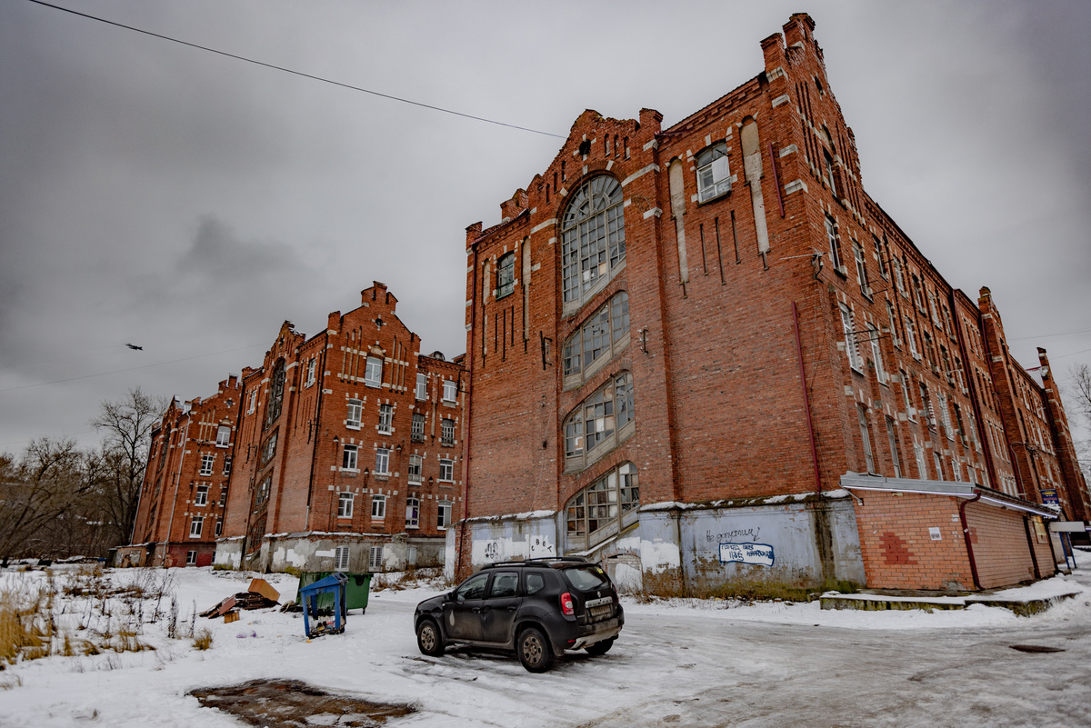 Один из первых "рабочих городков" в Росии: три жилых корпуса