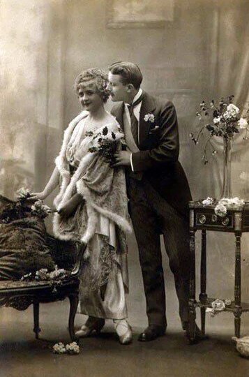 Интимная жизнь империи: что скрывали закрытые салоны, и как общество постепенно развращалось.