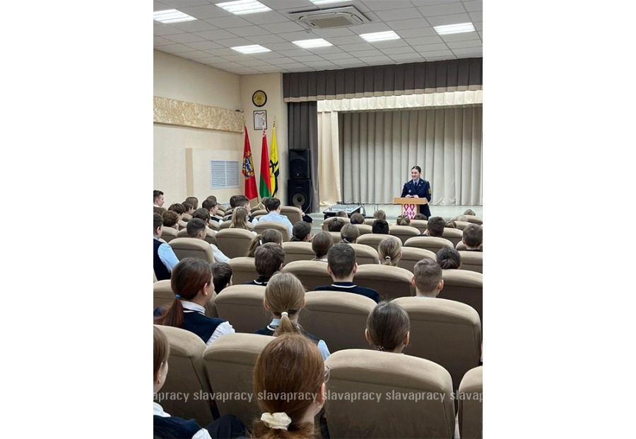     Закон и память – помощник прокурора встретилась со школьниками Копыля