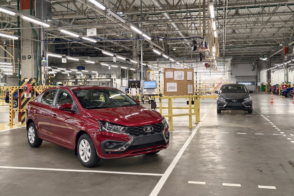    Средняя цена отечественного автомобиля выросла на 22 процента. Алексей БУЛАТОВ