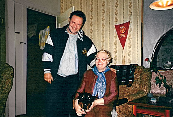    Неразрывная связь с матерью сопровождала актёра с юных лет