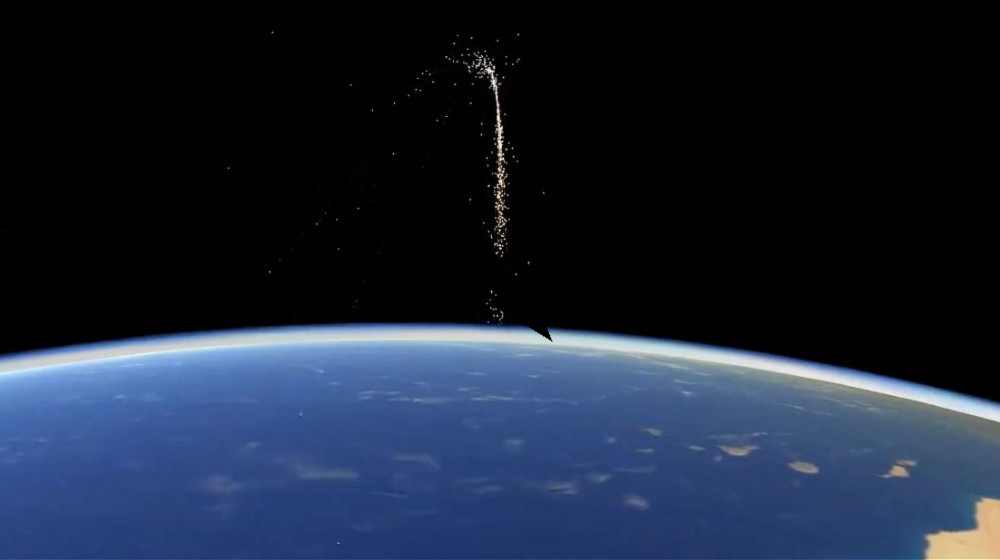    Вы не поверите что осталось от ракеты через 15 лет на орбите