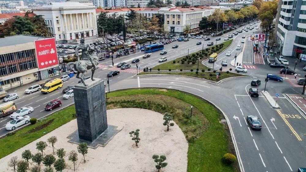 Площадь Саакадзе в Тбилиси.
