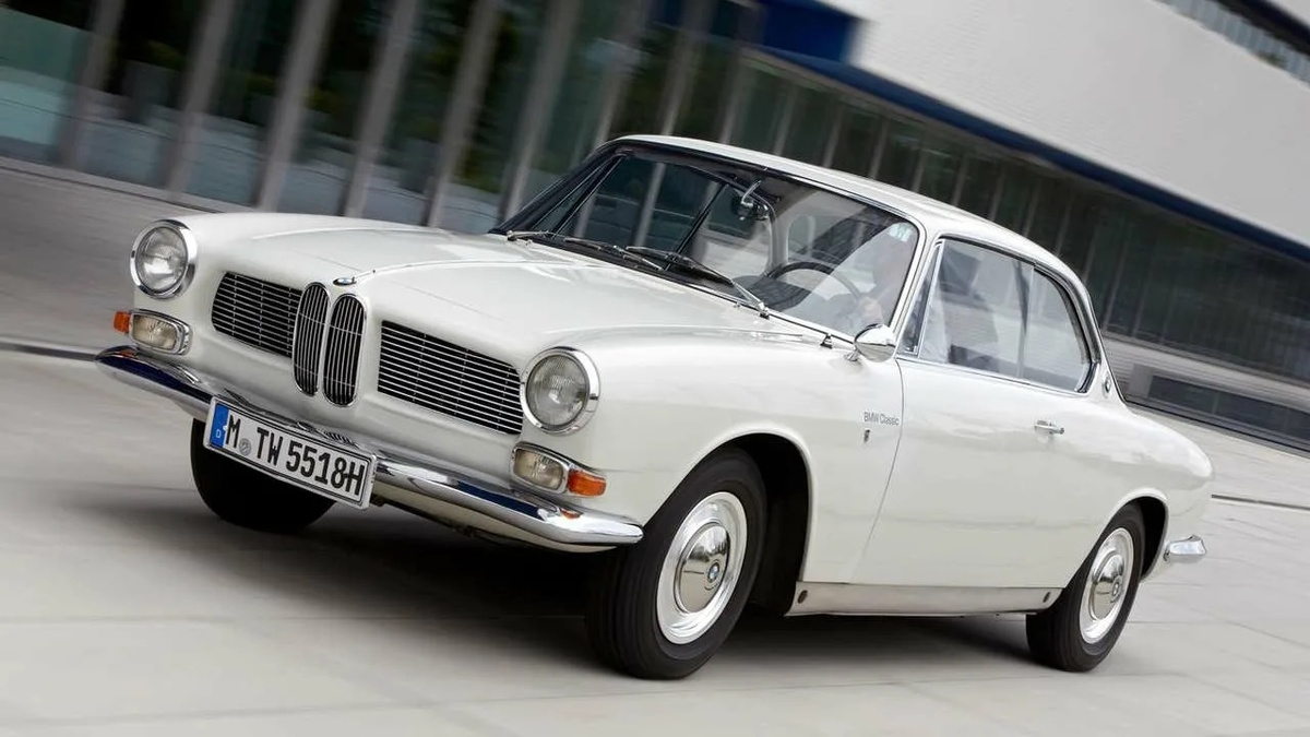 Хардтоп купе. Дизайн Дж. Джуджаро. Двигатель V8 3,2 литра 160 л.с. Максимальная скорость 205 км/ч