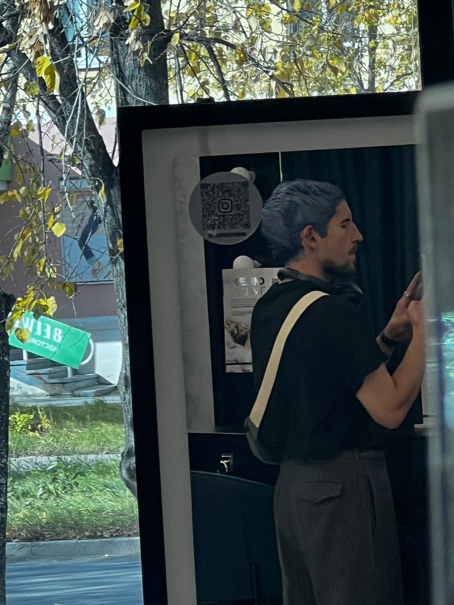 Илья Чемезов впервые красит волосы в Каменске-Уральский