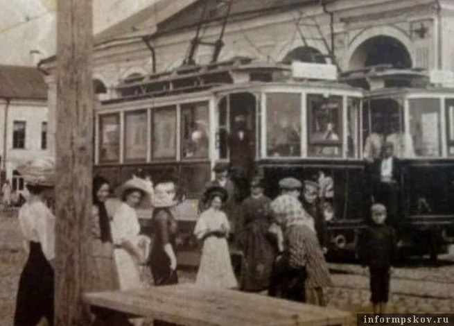 Псковская мода на улицах. Фото: Госархив Псковской области