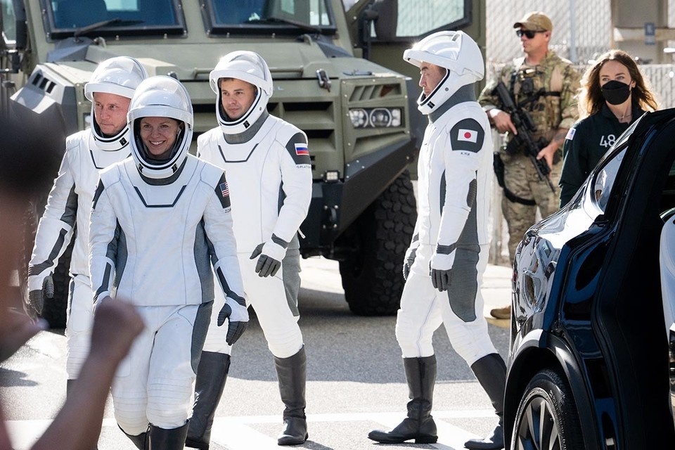    Космический корабль Crew Dragon с международным экипажем, включающим российского космонавта Олега Платонова, совершил посадку на Землю. GLOBAL LOOK PRESS