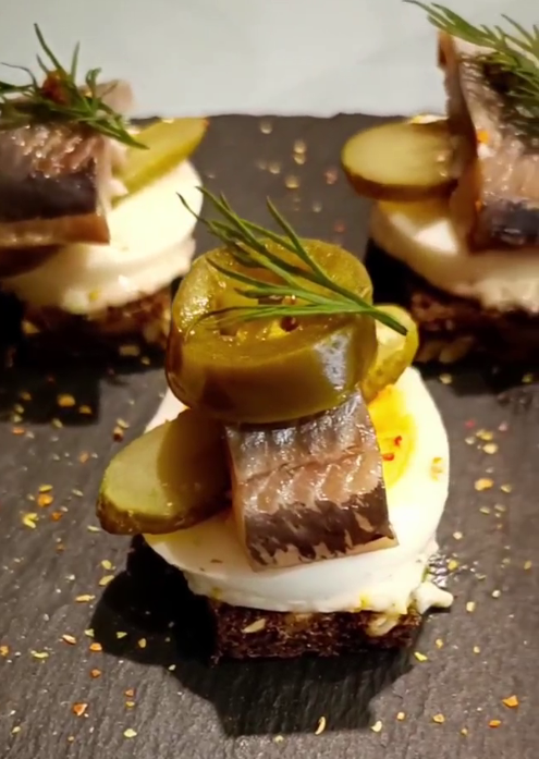 Нано-бутерброды с селёдкой