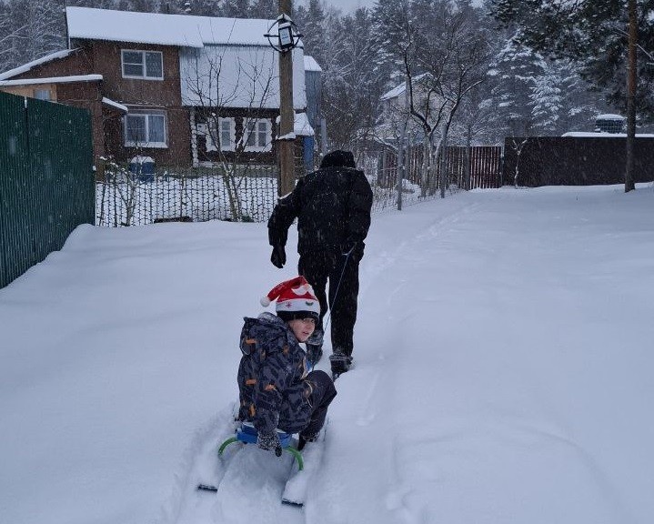    Одним из новых увлечений Коли Трубчанинова стало катание на санках