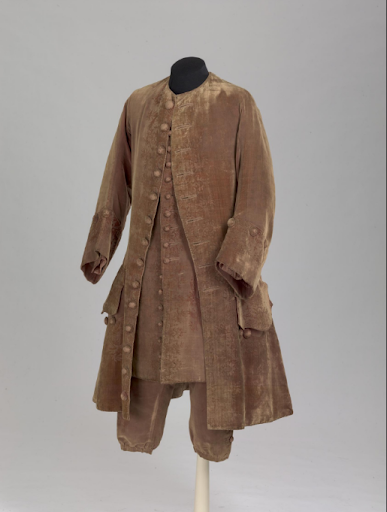 Костюм праздничный императора Петра I: штаны-кюлоты. Франция, Италия (?), середина 1710-х — начало 1720-х гг. Государственный Эрмитаж / Фотография с официального сайта Государственного Эрмитажа