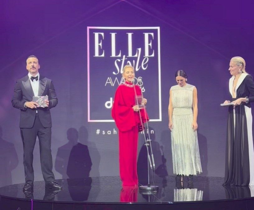 Арзу Сабанджи на сцене. Фото из открытых источников 