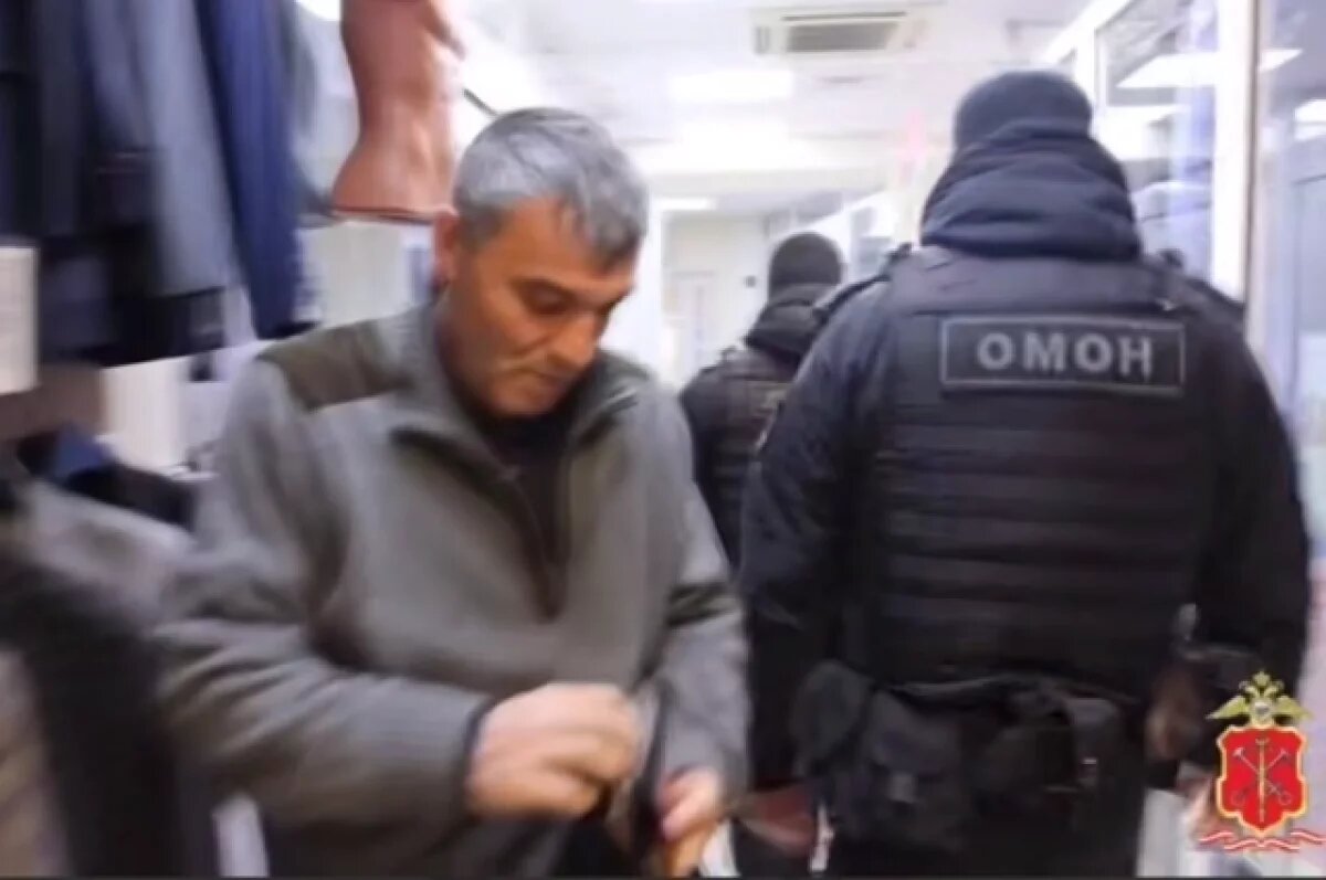    Полиция и Росгвардия провели рейд в Апраксином дворе