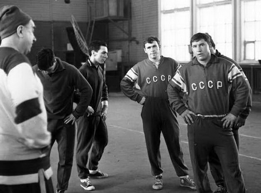 1969 год. Тренировка в спортивном зале под руководством Анатолия Тарасова (фото А.Хомич)
