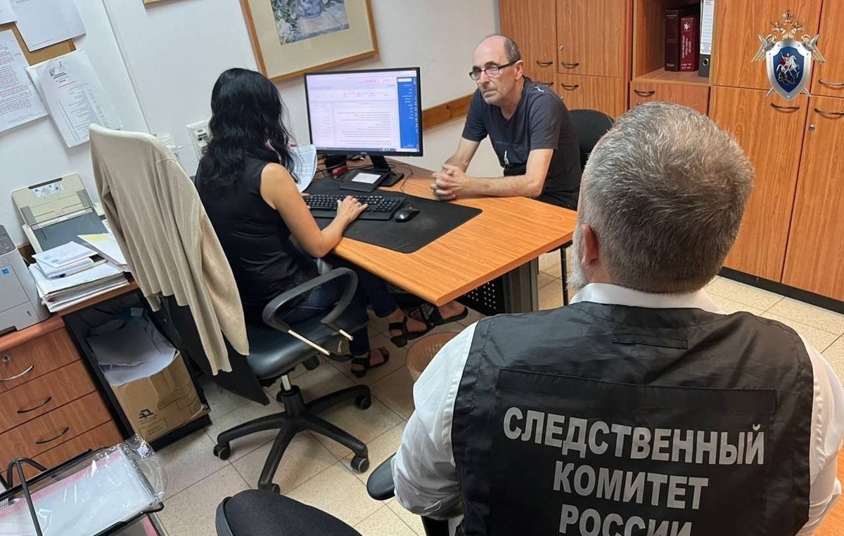    Валерий Шляфман (в центре)  Официальный Telegram-канал ГСУ СК России по Санкт-Петербургу