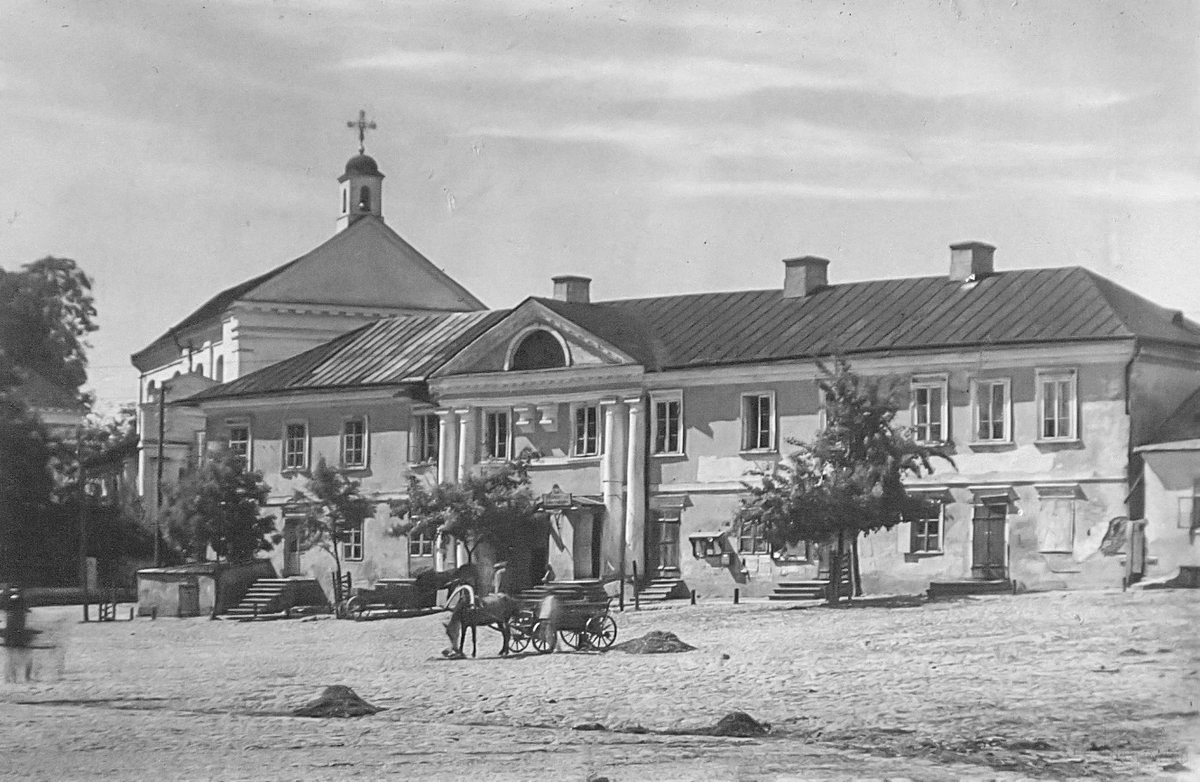 Вот так выглядел бывший дворец Радзивиллов в 20-х годах прошлого века