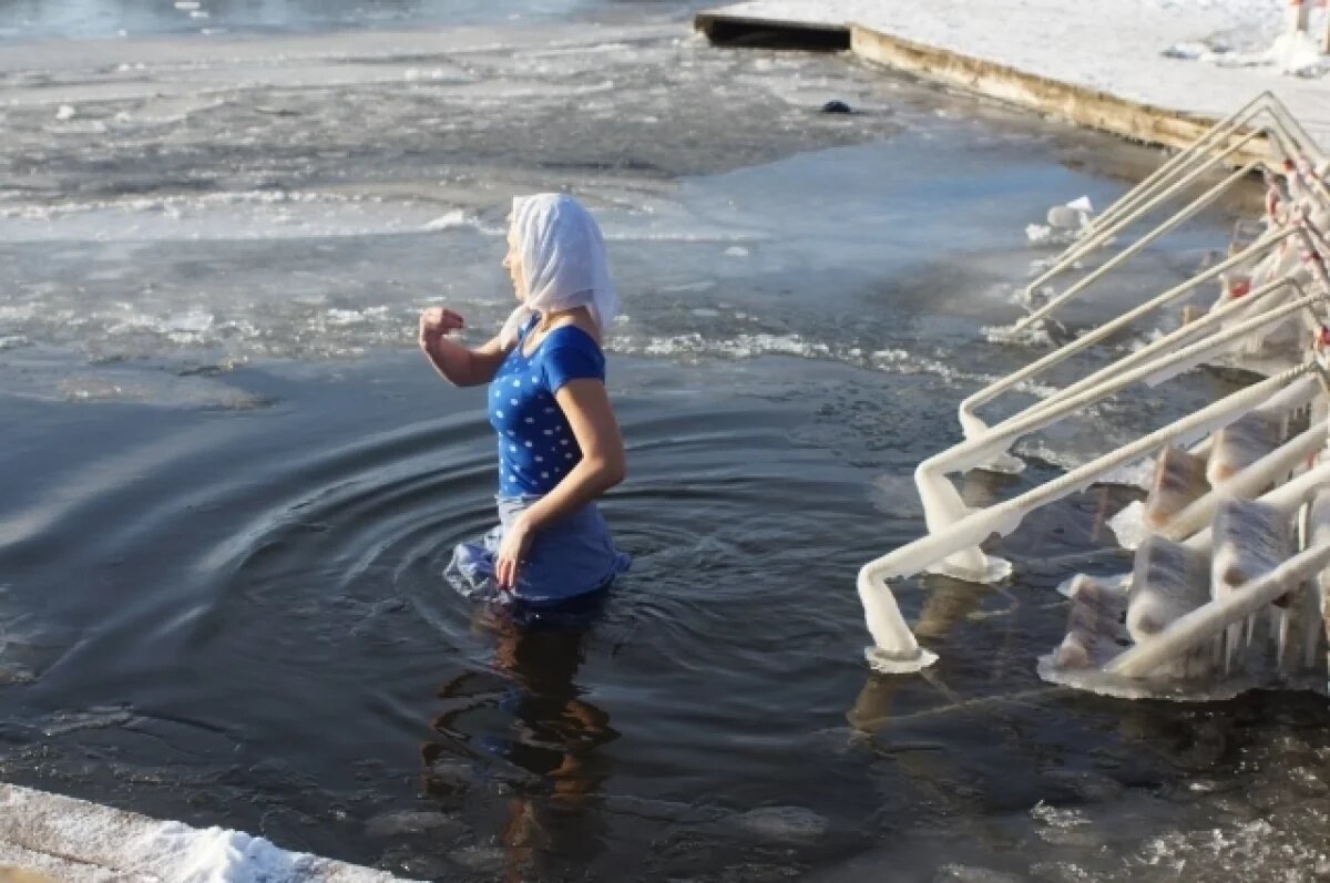    Педиатр Морозова рассказала, можно ли беременным погружаться в проруби