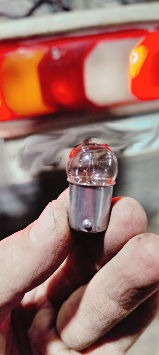 Закороченая лампочка.