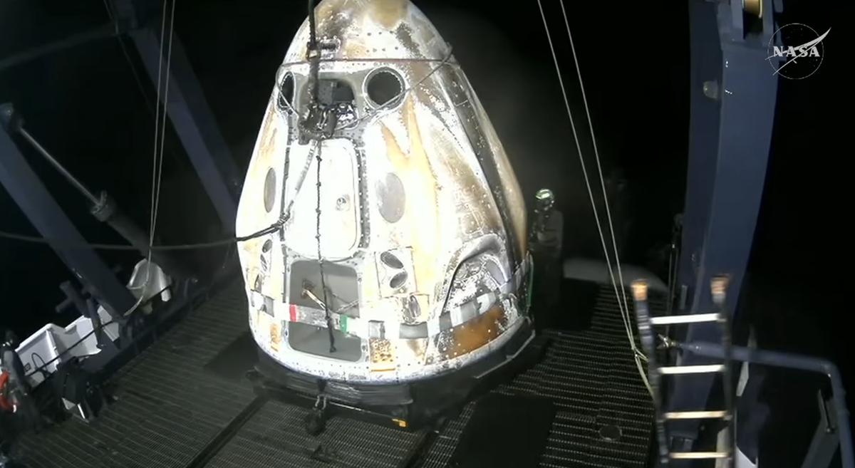    Вернувшаяся капсула Crew Dragon
