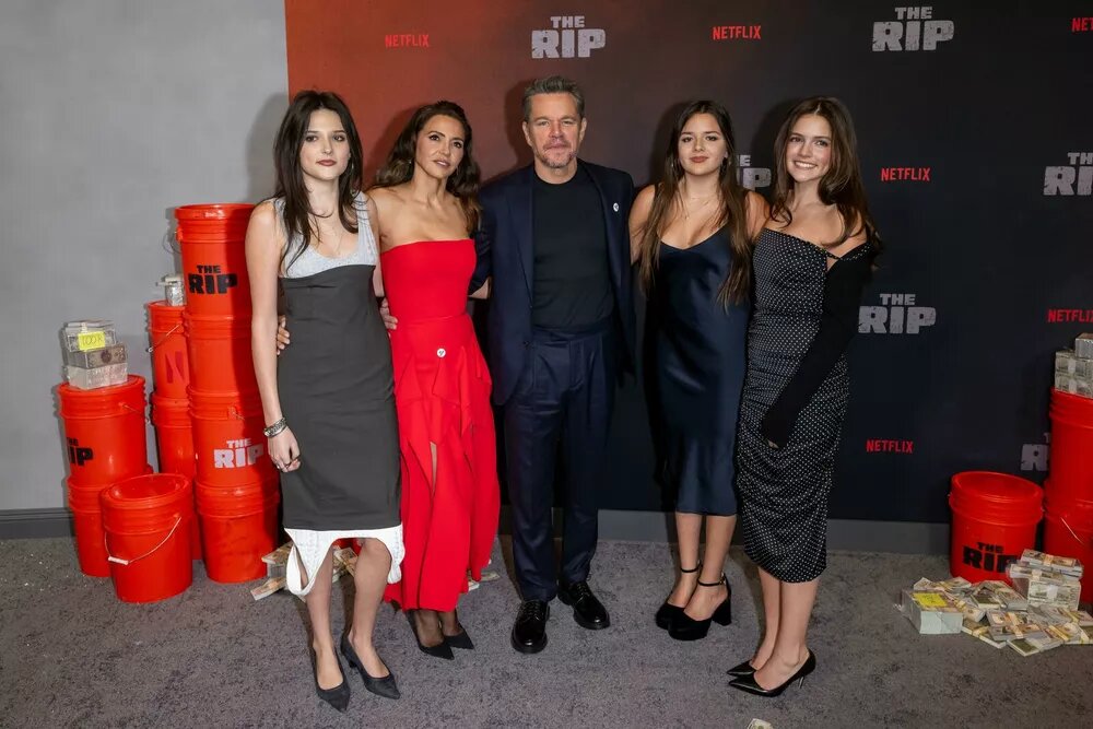 Мэтт Деймон с женой и дочерьми📷
