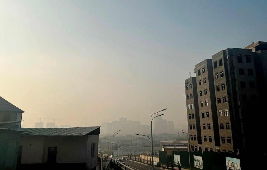    Смог в Душанбе. Фото: Asia-Plus