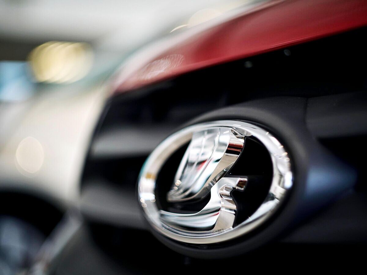    Логотип LADA © РИА Новости . Алексей Даничев