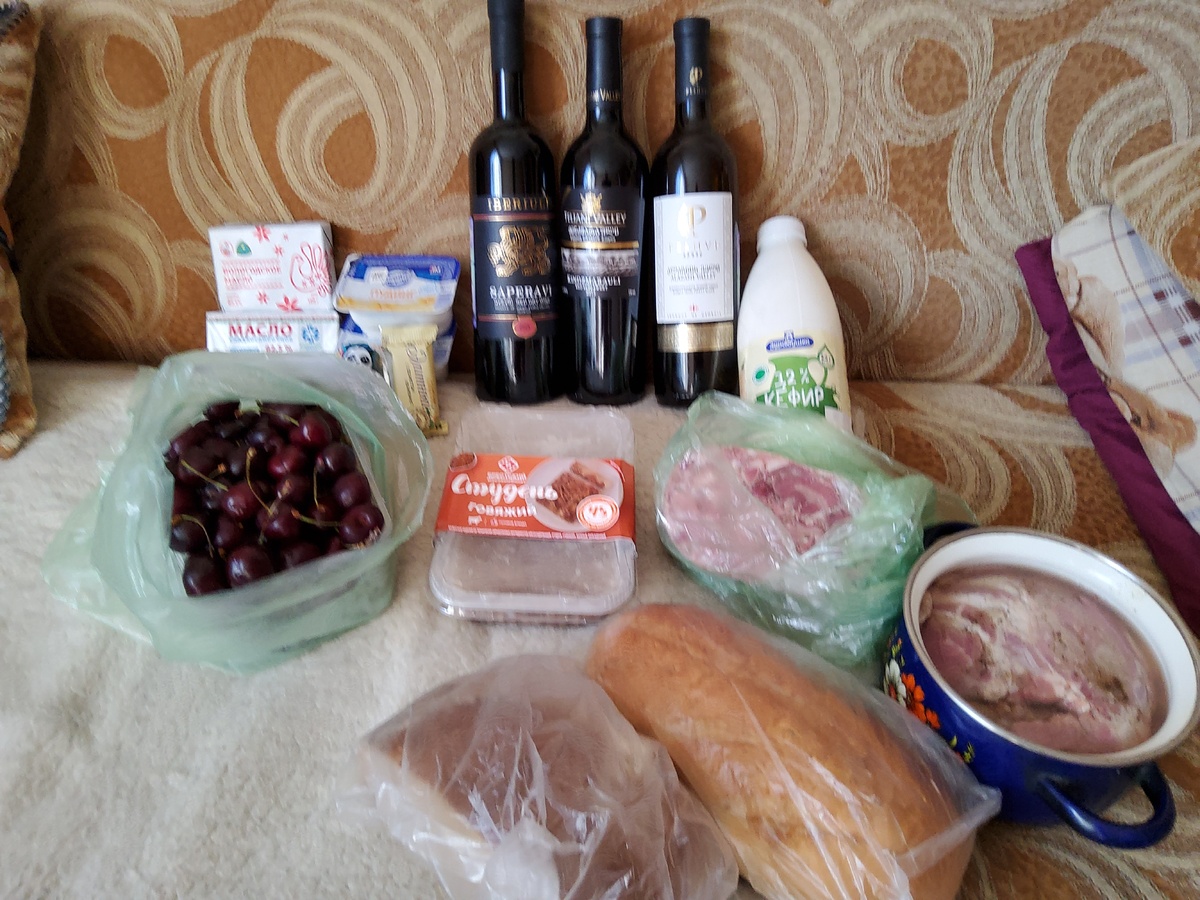 Прикупил кое чего к длинным выходным...мясо уже замариновал.