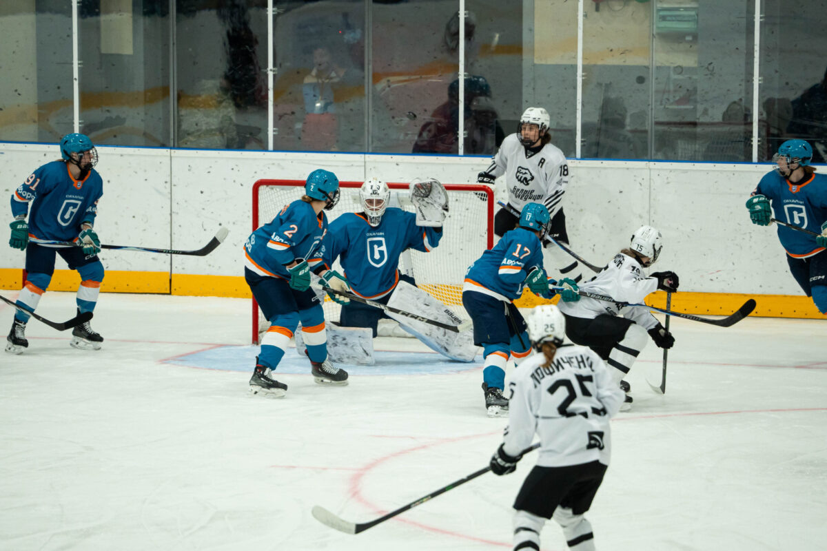 ЖХК «Сахалин» и «Белые медведицы» / Фото: пресс-служба ЖХК «Сахалин»