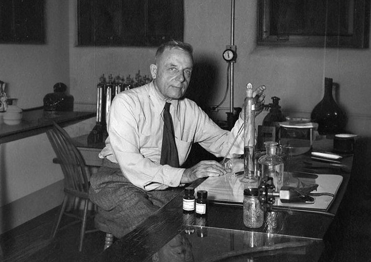 Не кормите аптеки: чего боится болезнь. Ему рукоплескал весь мир – Отто Варбург