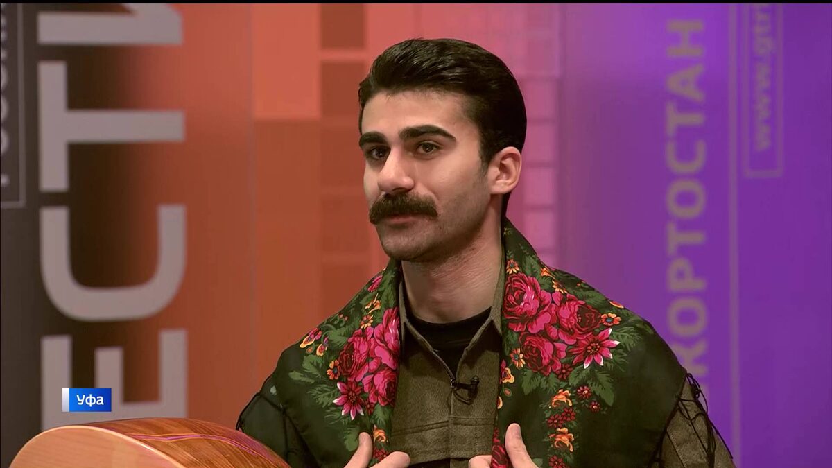    В программе «Вечер с Рустэмом Габбасовым» рассказали, почему мужчины-курды носят платок