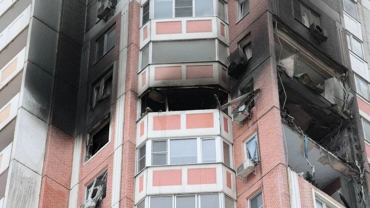    Поврежденная БПЛА высотка на Левенцовке   тг-канал Юрия Слюсаря