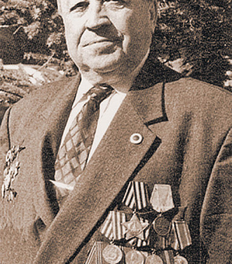 Он прожил жизнь героем. Пока не выяснилось, что герой — предатель