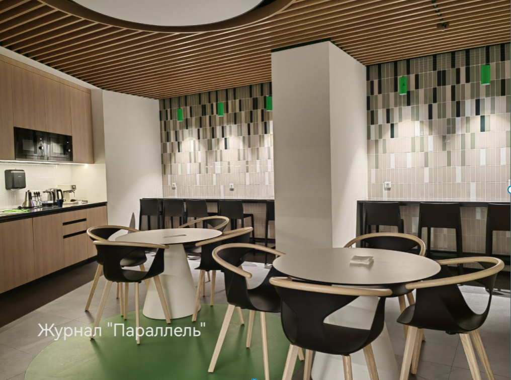  Кухни сделаны одинаково, в одном стиле.