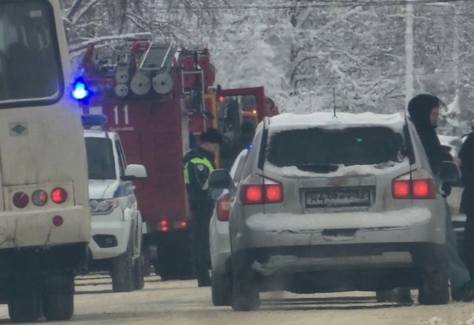    Около 200 человек вывели из здания. Фото: соцсети.