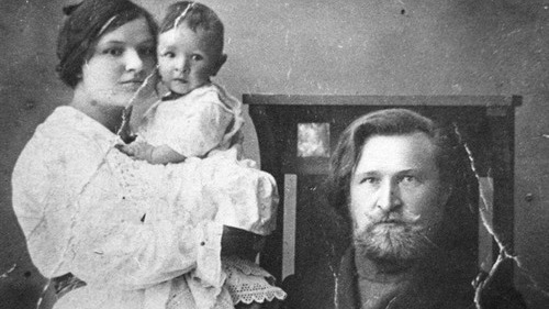 Евгений Лебедев с родителями