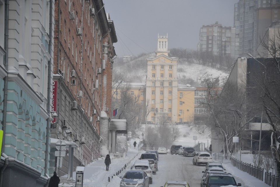    Наиболее распространенным нарушением владивостокских водителей остается стоянка в зоне действия знака 3.27 «Остановка запрещена». Иван МАКЕЕВ