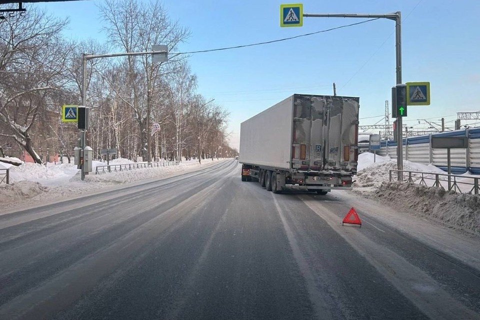    58-летняя пострадавшая доставлена в больницу. Фото: ГАИ Новосибирска.