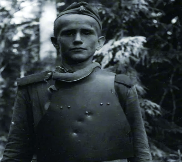 Боец штурмовой инженерно-саперной бригады в нагруднике СН-42