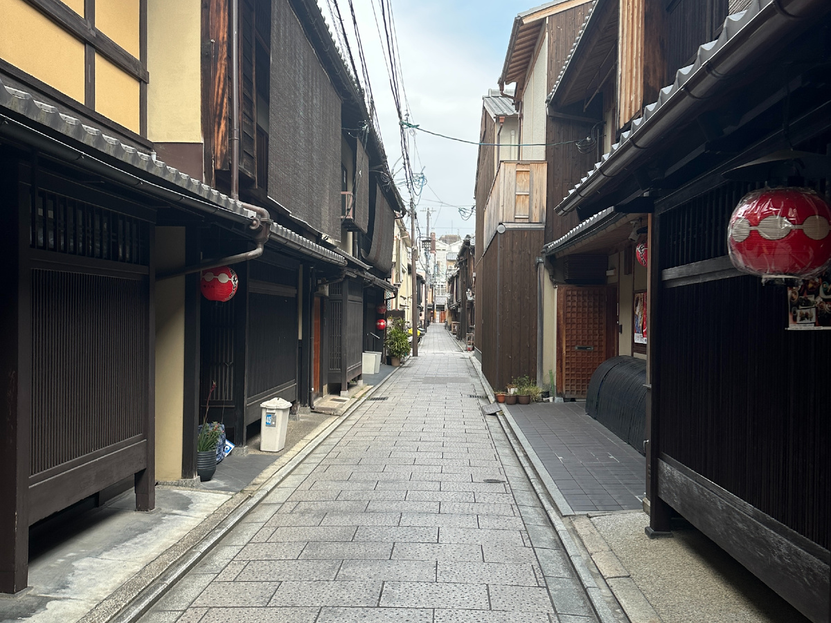 Пустые улочки Гиона