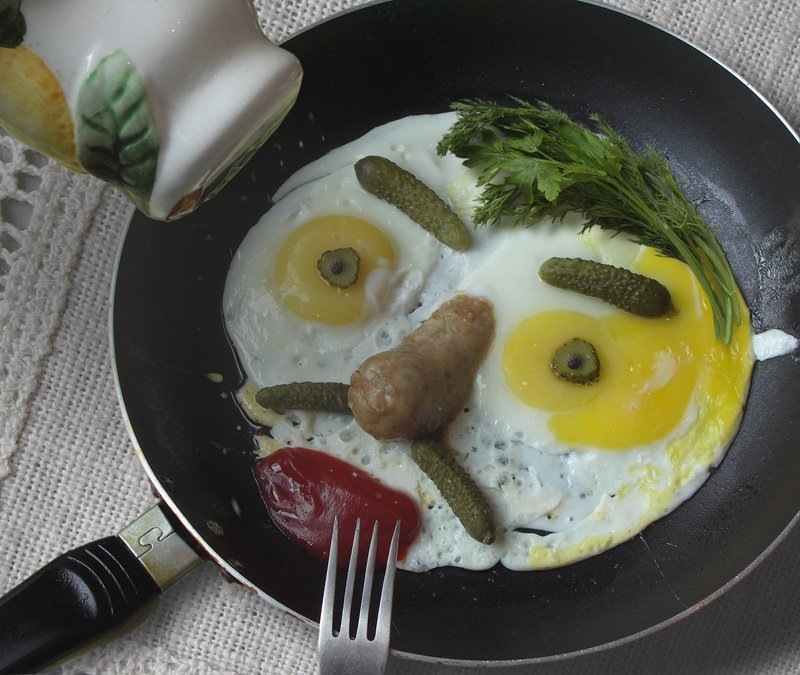 Смешная рожица из омлета
