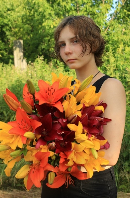 Наши азиатские лилии в охапке и по одно, чтобы видеть размер цветка.