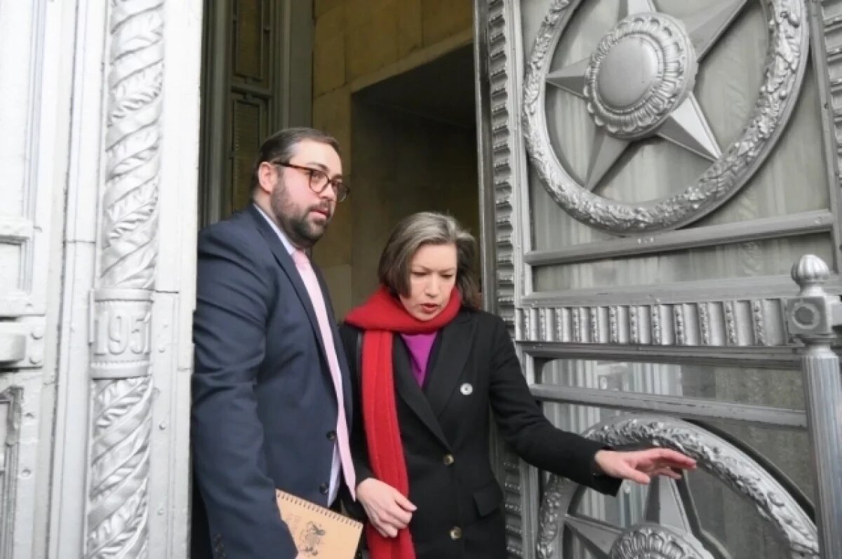    Временная поверенная Британии пыталась войти не в ту дверь МИД РФ