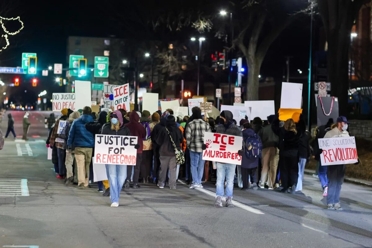    Журналисты CNN попали под разгон слезоточивым газом в ходе протестов в США