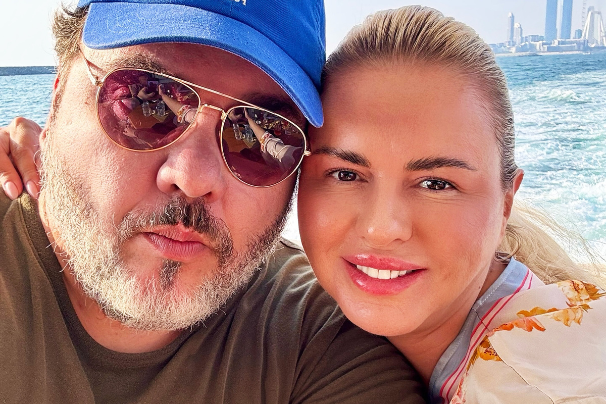     «У нас тут такое творится на вилле!»: Анна Семенович наняла для женатого бойфренда полуголых танцовщиц в Таиланде