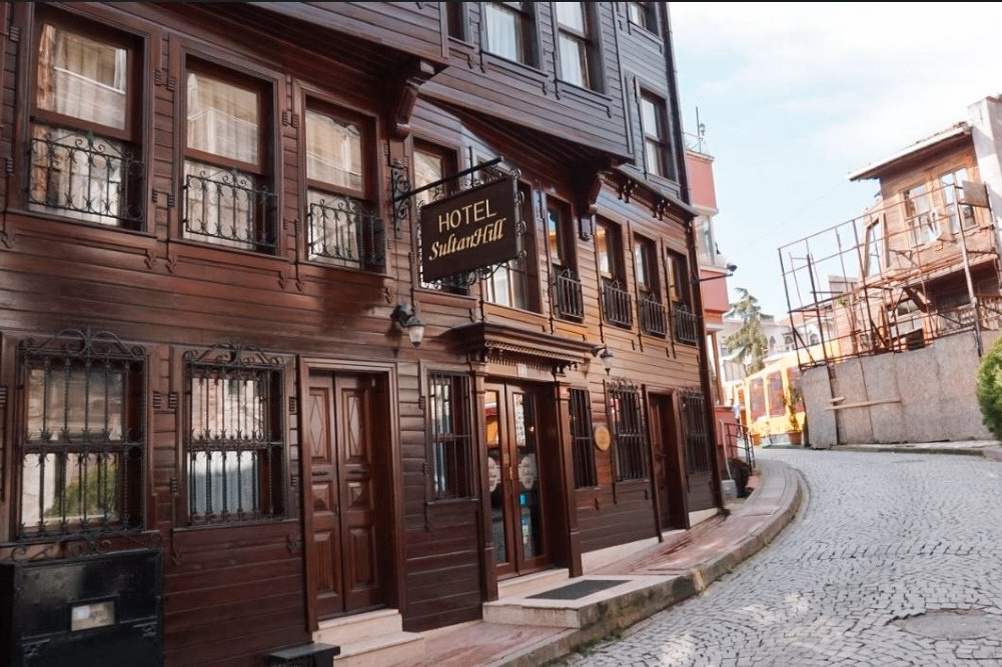 Фото нашего отеля с букинга 