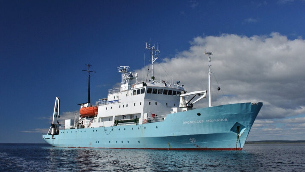    Научно-исследовательское судно «Профессор Молчанов» пострлоено в 1983 году. Названо в честь Павла Молчанова, русского и советского метеоролога, изобретателя и испытателя первого в мире радиозонда.