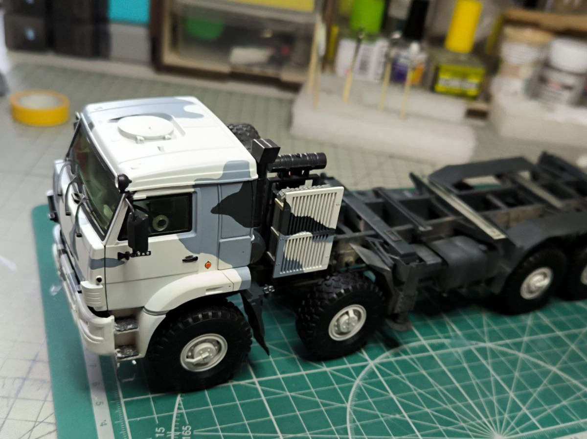 В процессе постройки стендовой модели зенитного комплекса "Панцирь-С1". Фото предоставлено участниками-дуэлянтами из ТГ-группы.  © 2026 год